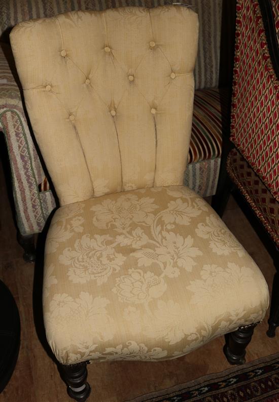 Victorian mahogany nursing chair(-)